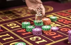 17 win pkr casino presented on mobile device in Pakistan with slots and live games